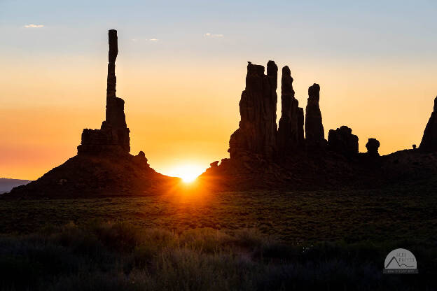 Totem Pole im Monument Valley bei Sonnenaufgang